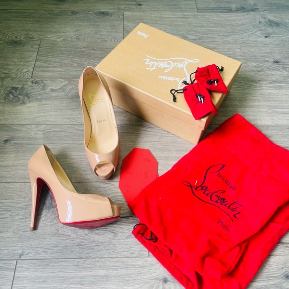 Christian louboutin classic and timeless. 5" - Picture 6 of 12